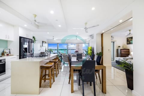 ZEN BY THE WATER - Darwin's Premier Ocean View Family Retreat Apartment in Darwin