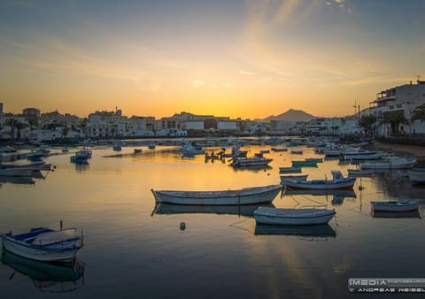 Nearby landmark, Restaurant/places to eat, Neighbourhood, Sunset