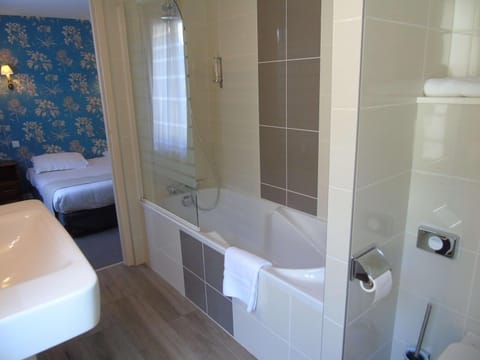 Bathroom, Photo of the whole room, On site
