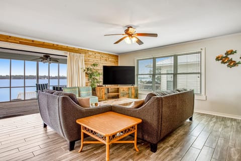 The Flip Side by Meyer Vacation Rentals House in West Beach