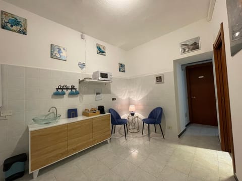 Communal lounge/ TV room, Facade/entrance