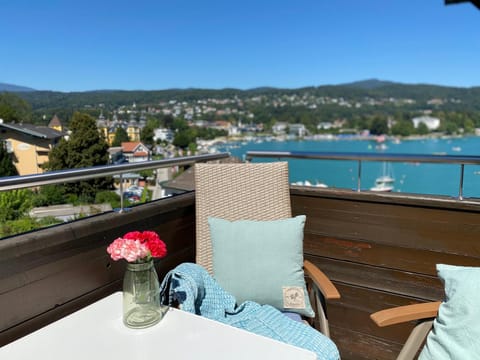 Property building, Balcony/Terrace, Lake view