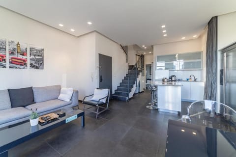 Beautiful Penthouse 5* next to Rothschild Blvd Apartment in Tel Aviv-Yafo