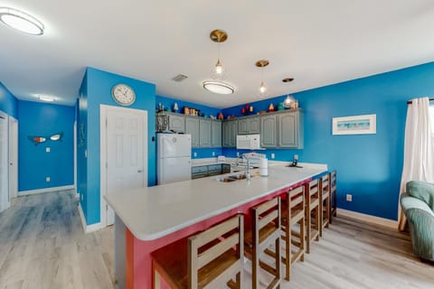 Plum Perfect by Meyer Vacation Rentals Maison in West Beach
