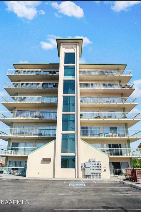 River Place Condos #410 3BD House in Pigeon Forge