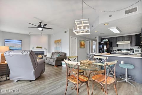 River Place Condos #611 3BD House in Pigeon Forge