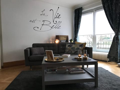 Living room, Photo of the whole room, Seating area