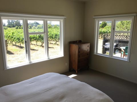 Tuki Vineyard Cottage Chalet in Havelock North