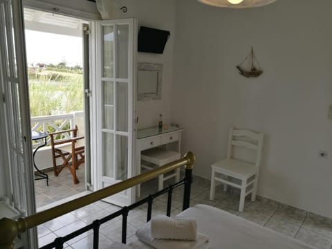 Kalimera Studios Bed and Breakfast in Pollonia