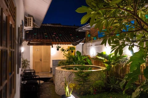 Garden, Hot Tub, Inner courtyard view