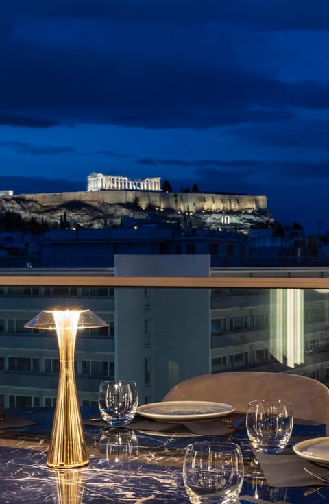 Restaurant/places to eat, Night, View (from property/room), Lounge or bar, Landmark view