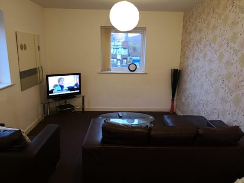 No 4 Decent Home Vacation rental in Salford