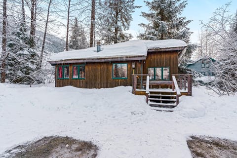 Cedar Chalet on Davos Maison in Anchorage