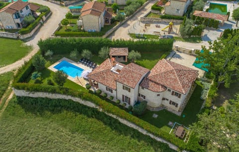 Property building, Bird's eye view, Garden, Swimming pool