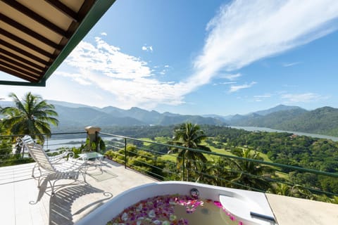 Hot Tub, View (from property/room), Balcony/Terrace, Lake view, Mountain view