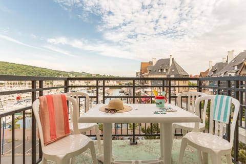 Patio, Day, Natural landscape, View (from property/room), Balcony/Terrace, Dining area, Lake view, Mountain view, River view, Sea view