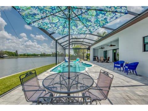 Villa Lake Kennedy - Roelens Vacations House in Cape Coral