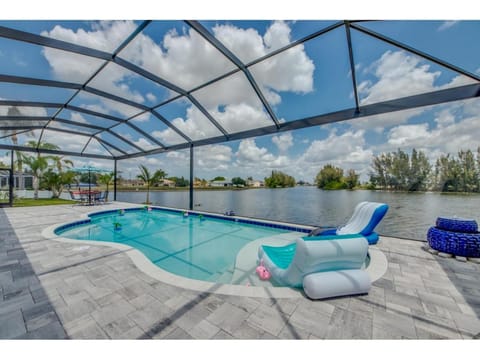 Villa Lake Kennedy - Roelens Vacations House in Cape Coral