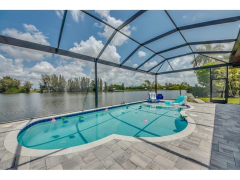 Villa Lake Kennedy - Roelens Vacations House in Cape Coral