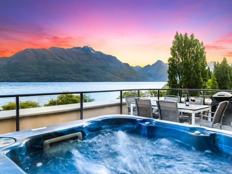 Hot Tub, Balcony/Terrace, Lake view, Mountain view, Sunset