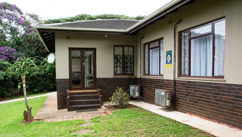 Property building, Facade/entrance, Garden