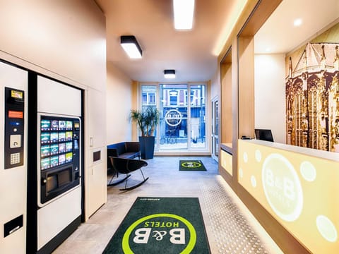 Lobby or reception, Photo of the whole room