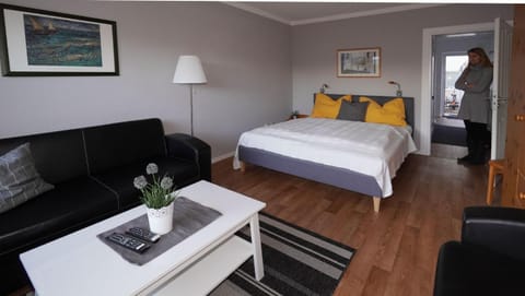 Living room, Photo of the whole room, Bedroom