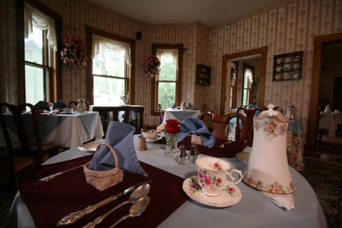 Dining area, Breakfast