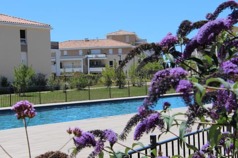 Bel appartement avec piscine à Chateau Vert pour 4 personnes Appartamento in La Londe-les-Maures