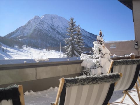 Patio, Winter, Mountain view