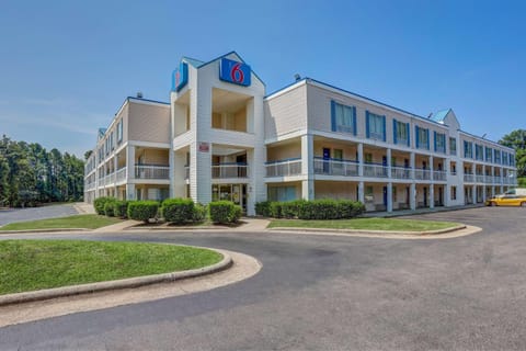 Motel 6-Raleigh, NC - North Hotel in Raleigh