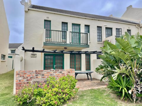 Property building, Day, Garden, Garden view