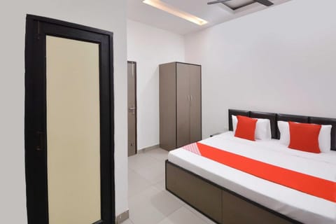 Flagship White Solitaire Hôtel in Ludhiana