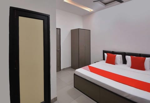 Flagship White Solitaire Hotel in Ludhiana