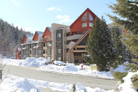 Lake Placid Lodge by Whistler Retreats Condo in Whistler