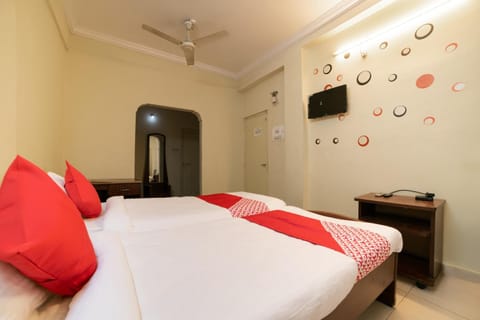OYO Th Guest House Hotel in Hyderabad