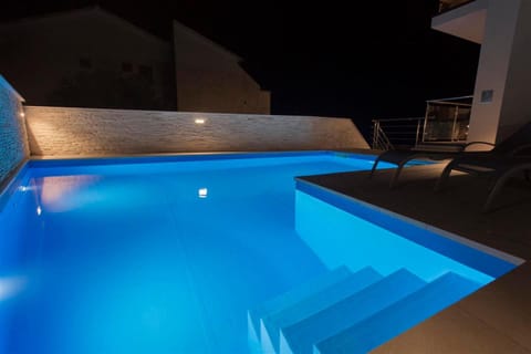 Night, Swimming pool