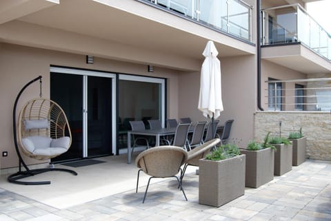 Balcony/Terrace, sunbed