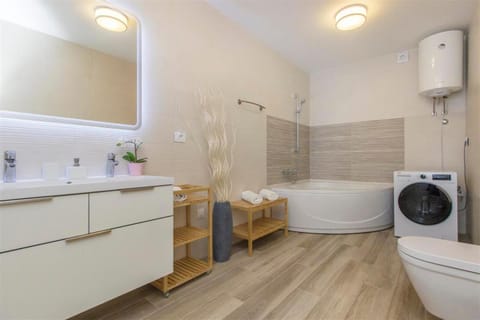 Bathroom, Bath, washing machine