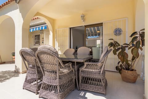 Charming one-floor villa with private pool in Los Balcones Chalet in Vega Baja del Segura