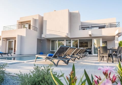Villa Bonita Brenda by Algarve Vacation Chalet in Porches