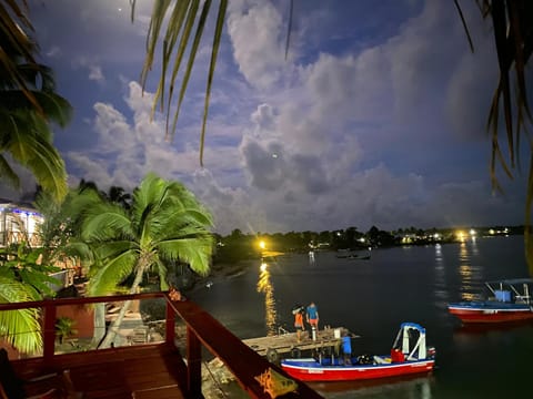 Las Palmeras OceanView Hotel and Dive Center Chambre d’hôte in South Caribbean Coast Autonomous Region