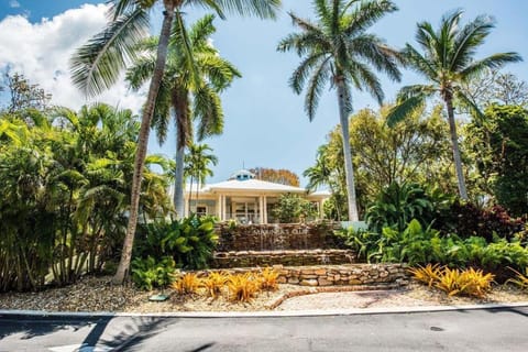 LICENSED MGR - MODERN 3/3.5 VILLA - KEY LARGO'S MOST UPSCALE OCEANFRONT RESORT! House in Key Largo