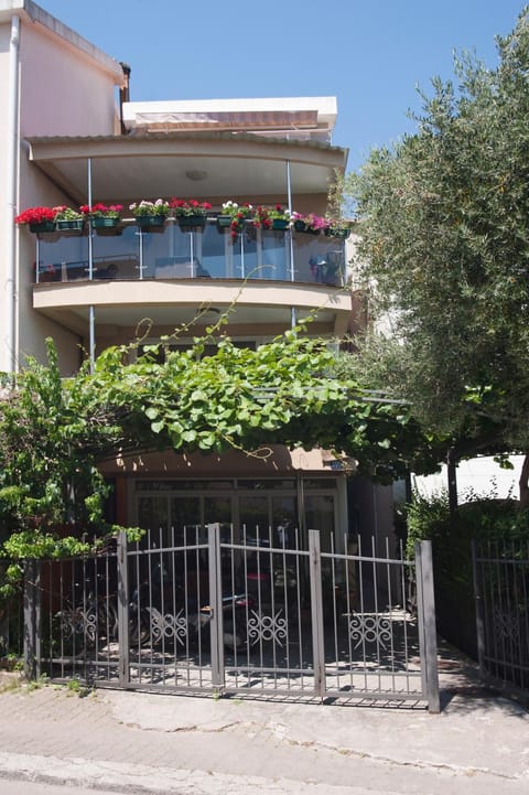 Egon Apartments Condo in Budva