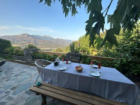 Natural landscape, Garden, Balcony/Terrace, Dining area, Garden view, Mountain view