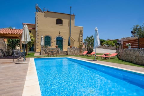 Skandalis Apartments with pool Apartment in Crete