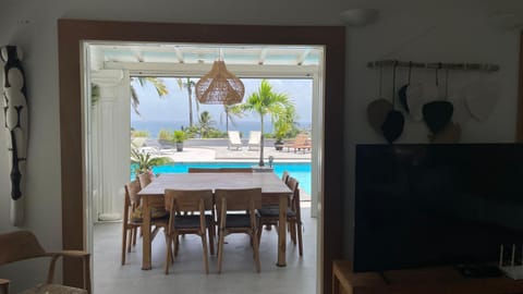 Dining area, Pool view, Swimming pool