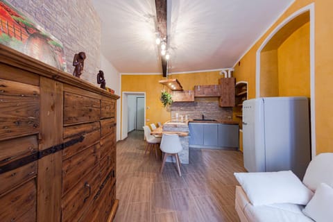 Kitchen or kitchenette, Living room, Seating area