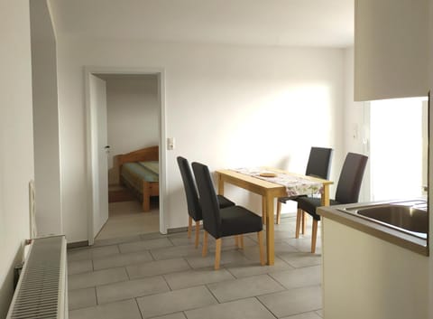 Kitchen or kitchenette, Dining area, On site