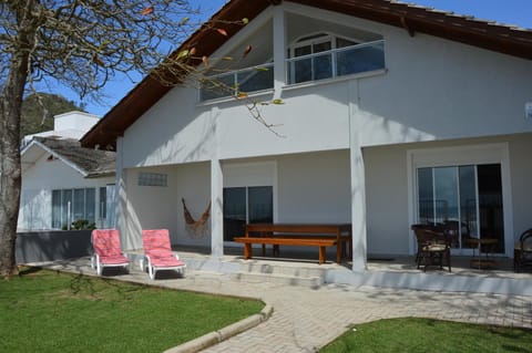 Belíssima Casa - Pé na areia - Bombinhas - Canto Grande House in Bombinhas